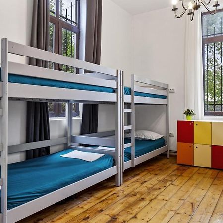 Friends Hostel Bucharest Luaran gambar