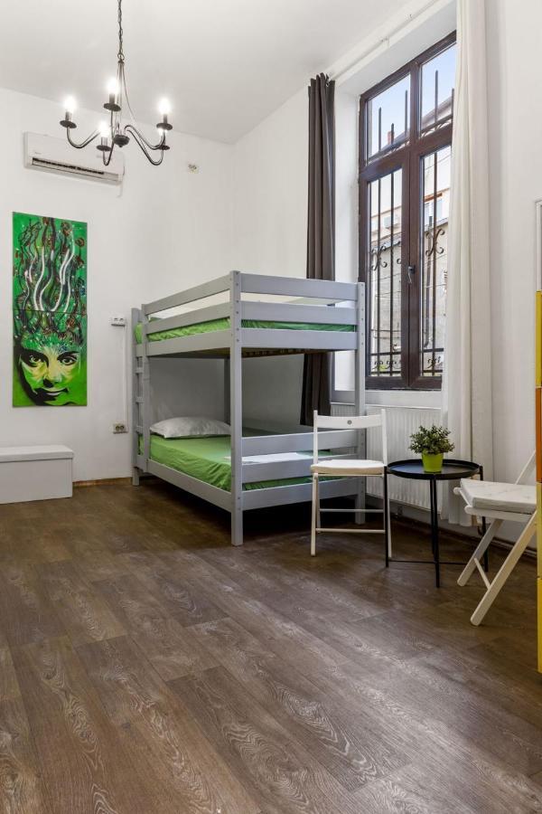 Friends Hostel Bucharest Luaran gambar