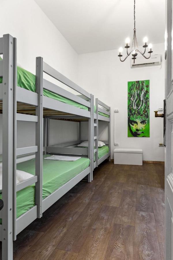 Friends Hostel Bucharest Luaran gambar