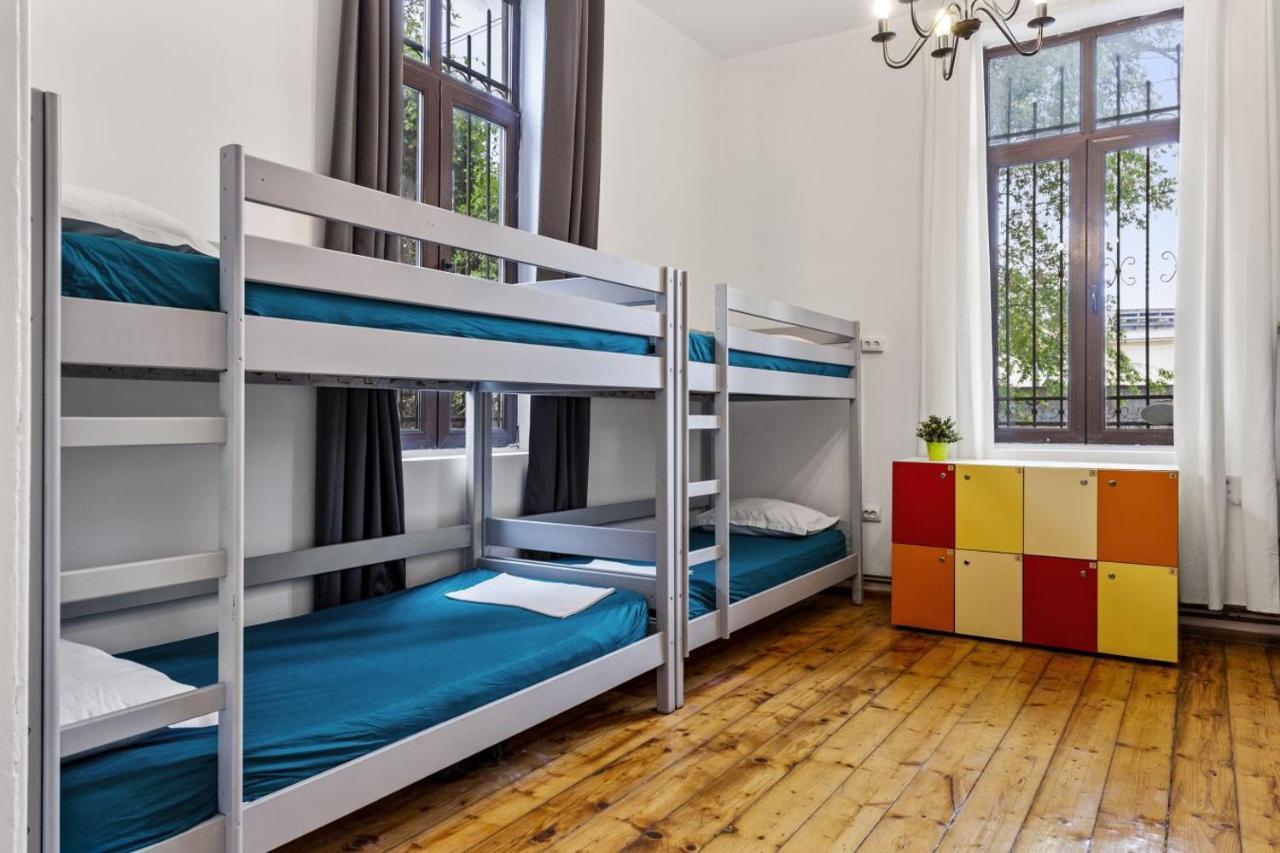 Friends Hostel Bucharest Luaran gambar
