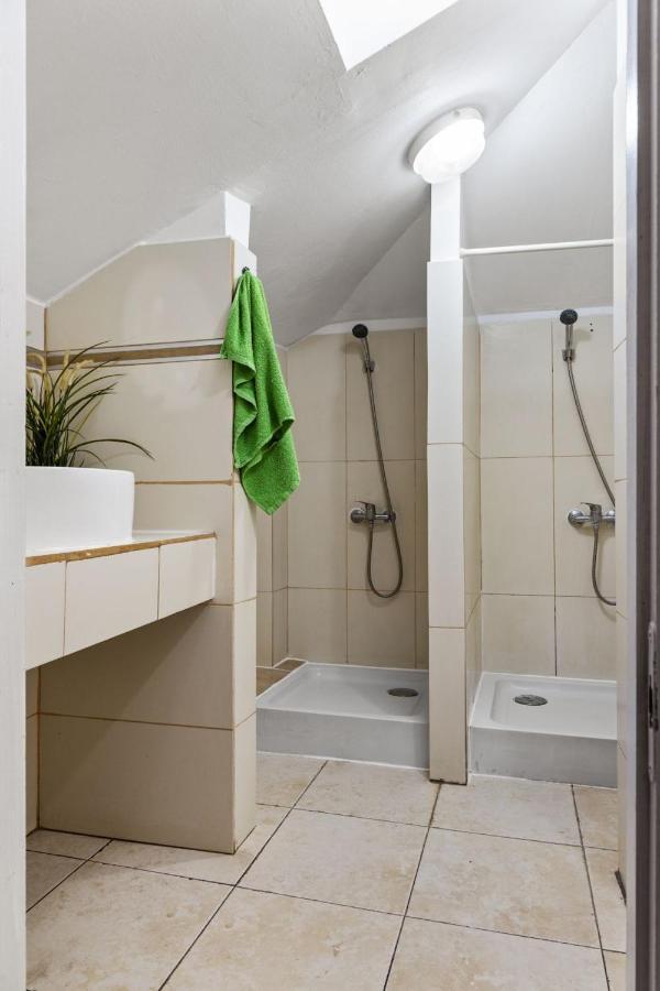 Friends Hostel Bucharest Luaran gambar