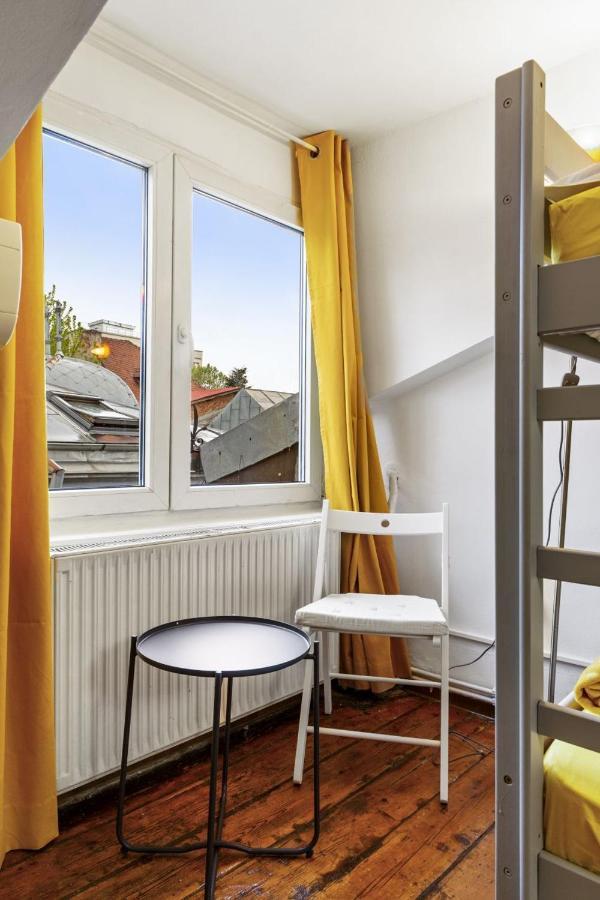 Friends Hostel Bucharest Luaran gambar