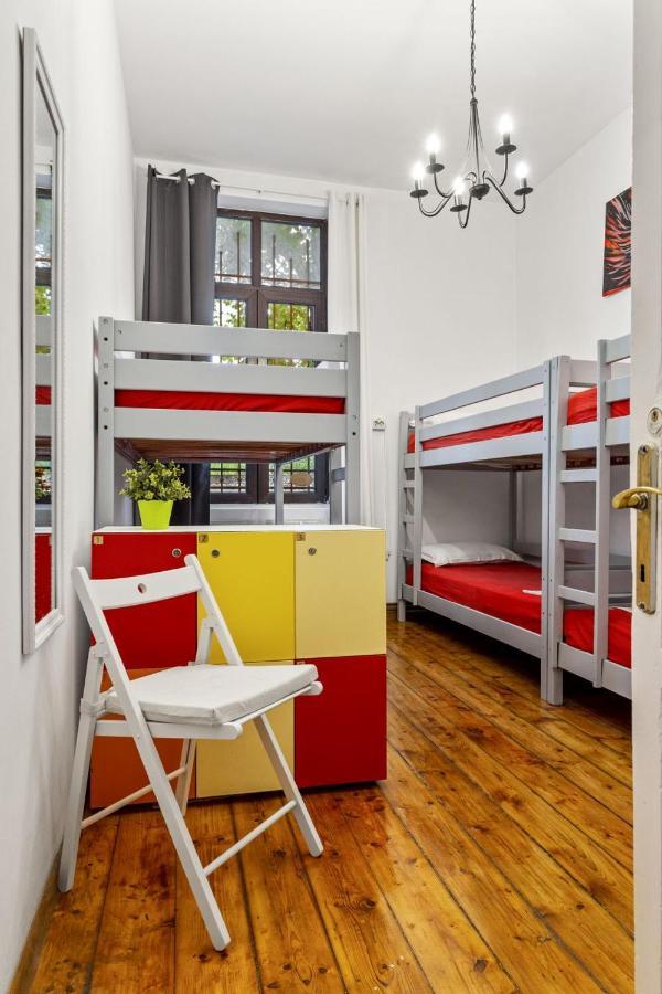 Friends Hostel Bucharest Luaran gambar