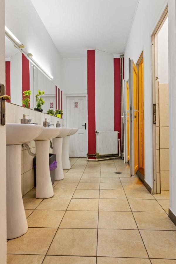 Friends Hostel Bucharest Luaran gambar
