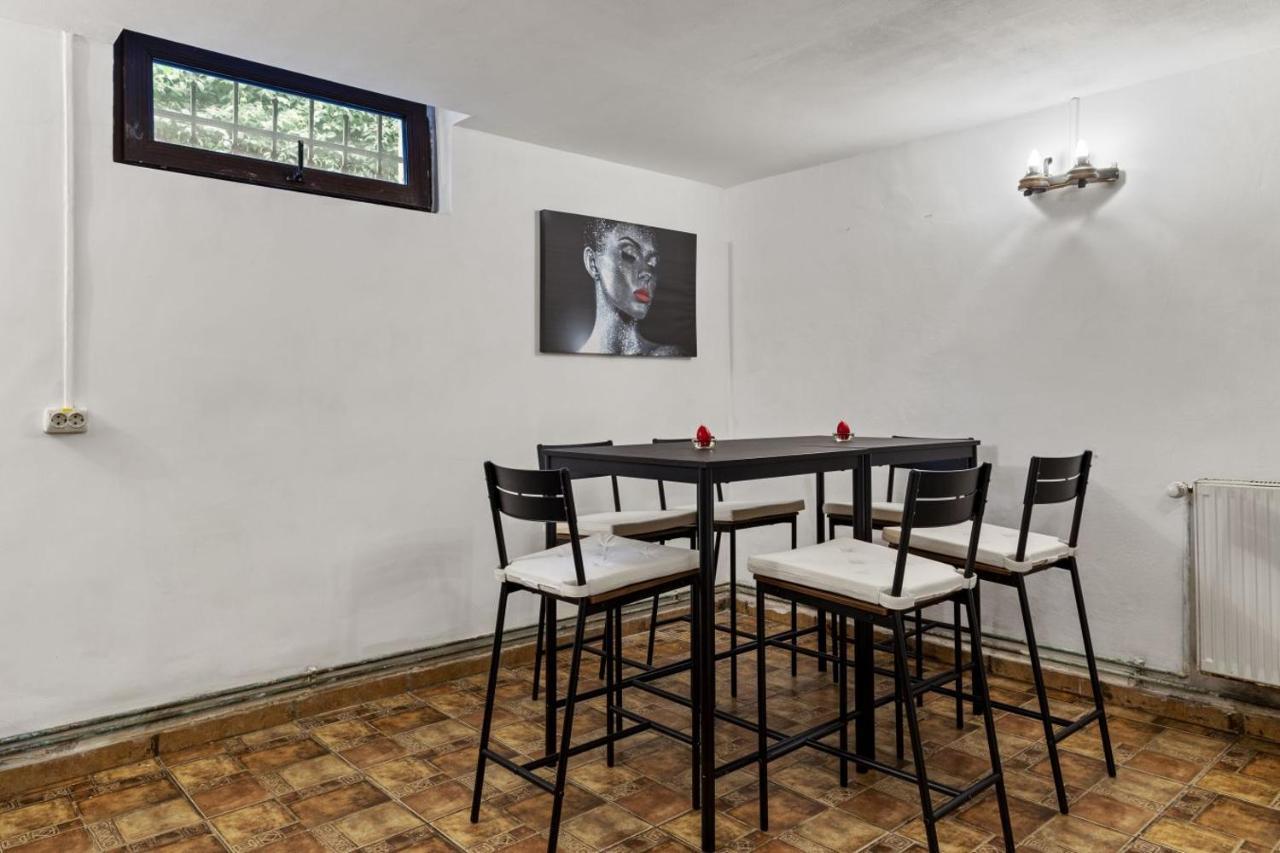 Friends Hostel Bucharest Luaran gambar