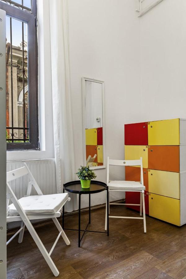 Friends Hostel Bucharest Luaran gambar
