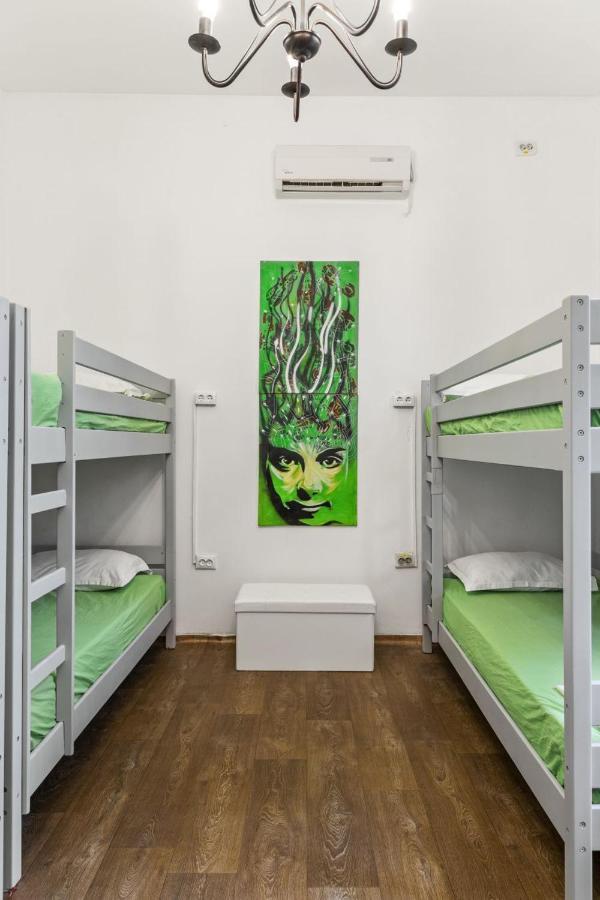 Friends Hostel Bucharest Luaran gambar