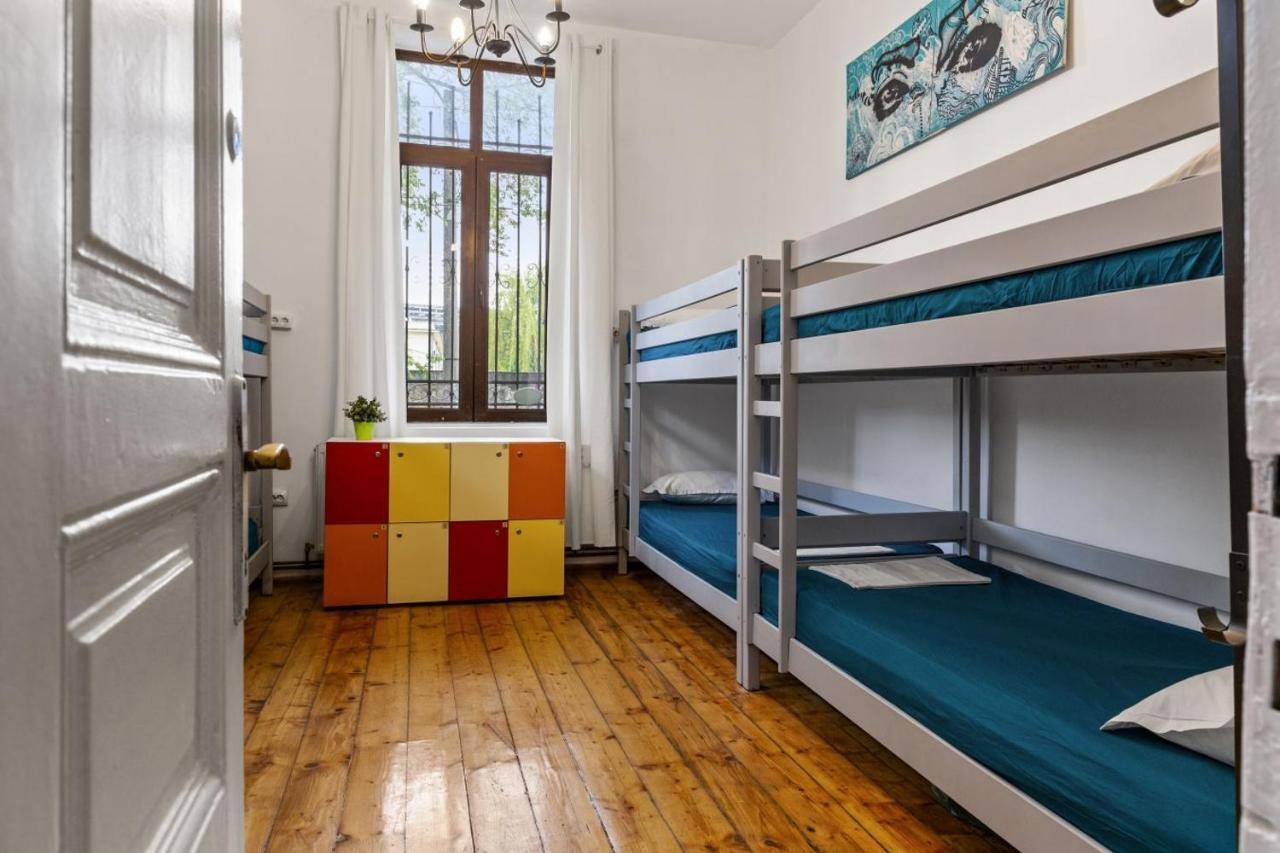 Friends Hostel Bucharest Luaran gambar
