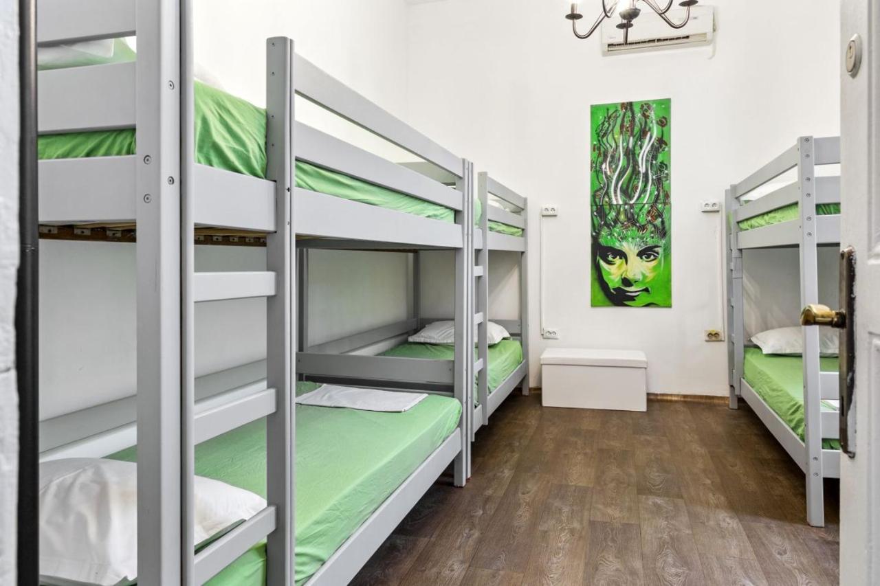 Friends Hostel Bucharest Luaran gambar