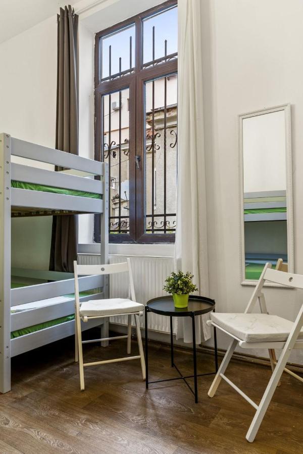 Friends Hostel Bucharest Luaran gambar
