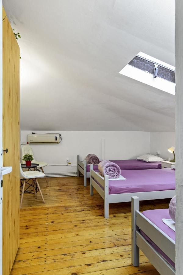 Friends Hostel Bucharest Luaran gambar