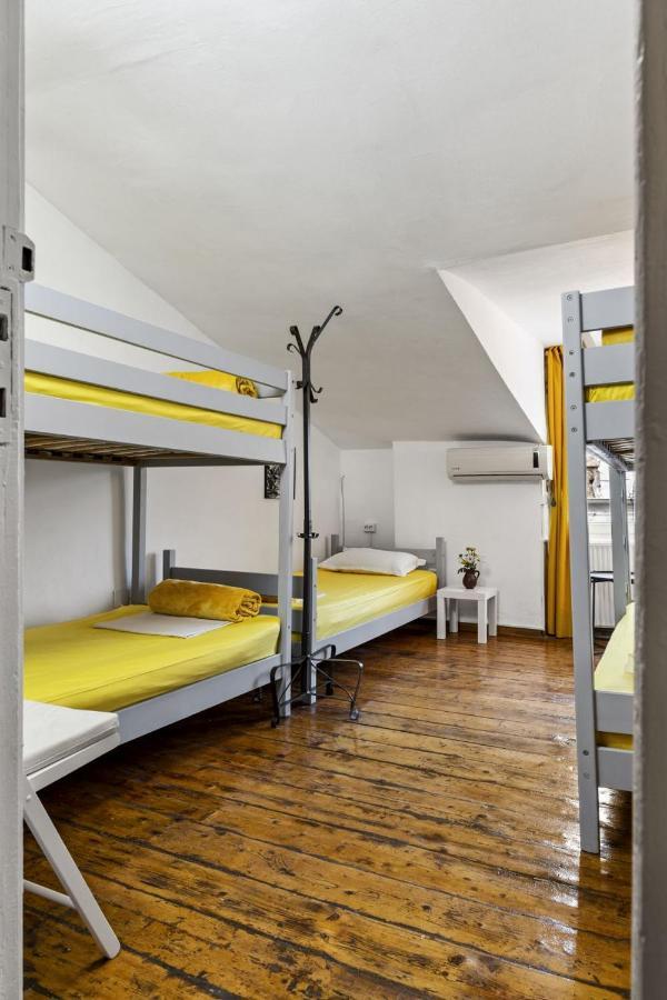 Friends Hostel Bucharest Luaran gambar