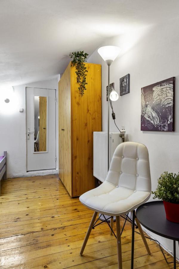 Friends Hostel Bucharest Luaran gambar