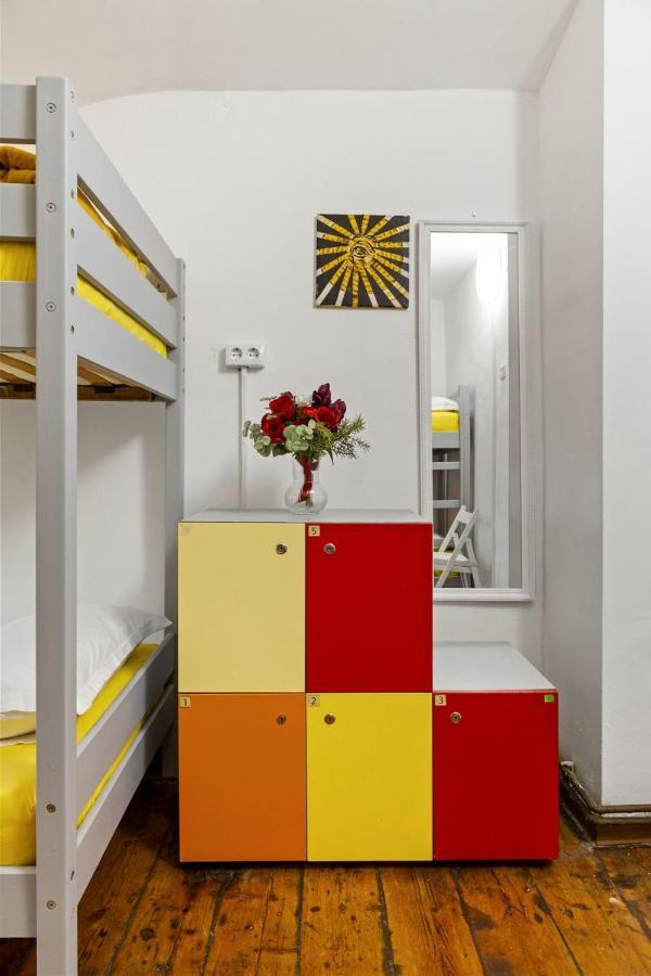 Friends Hostel Bucharest Luaran gambar