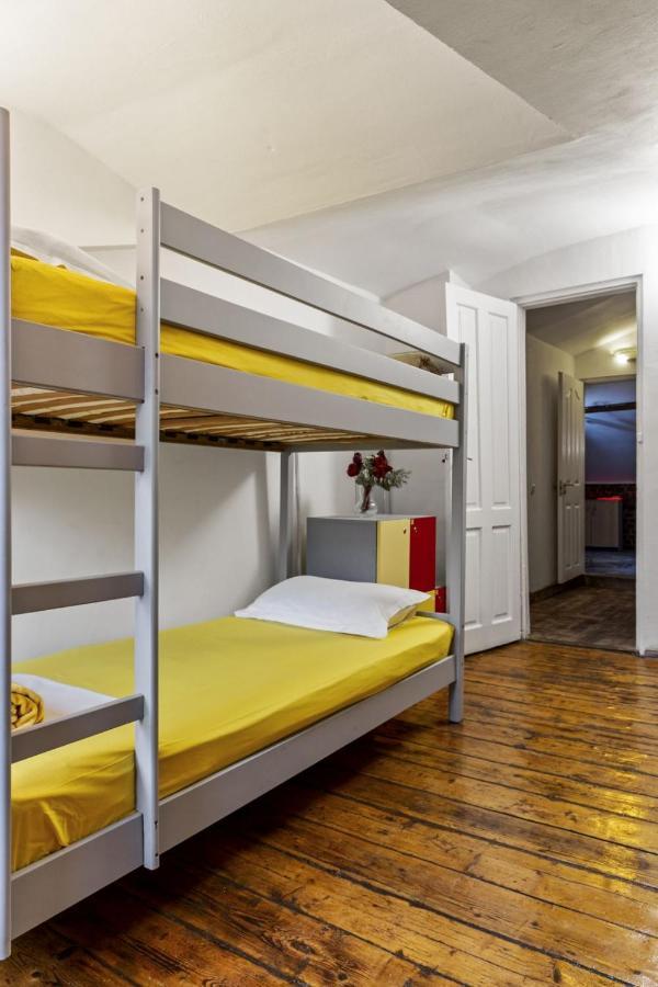 Friends Hostel Bucharest Luaran gambar