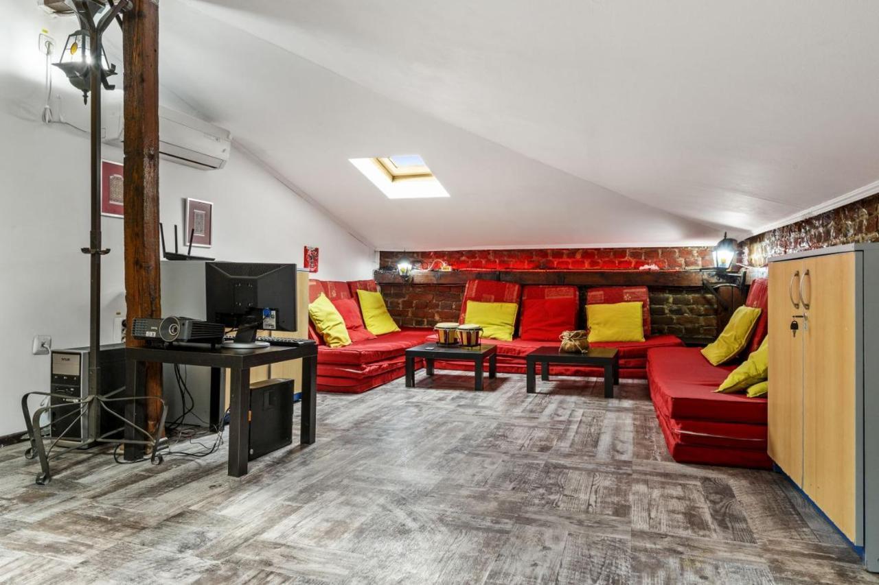 Friends Hostel Bucharest Luaran gambar