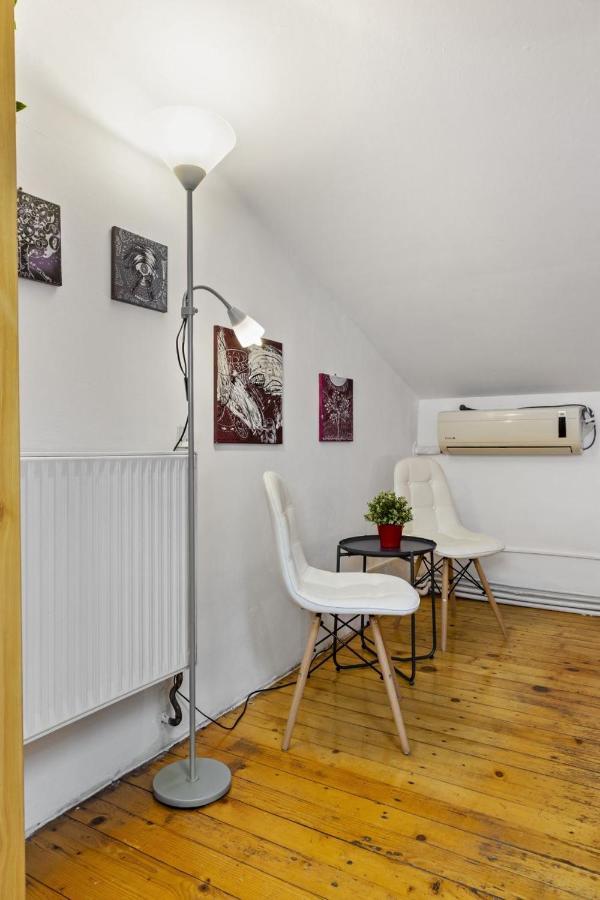 Friends Hostel Bucharest Luaran gambar