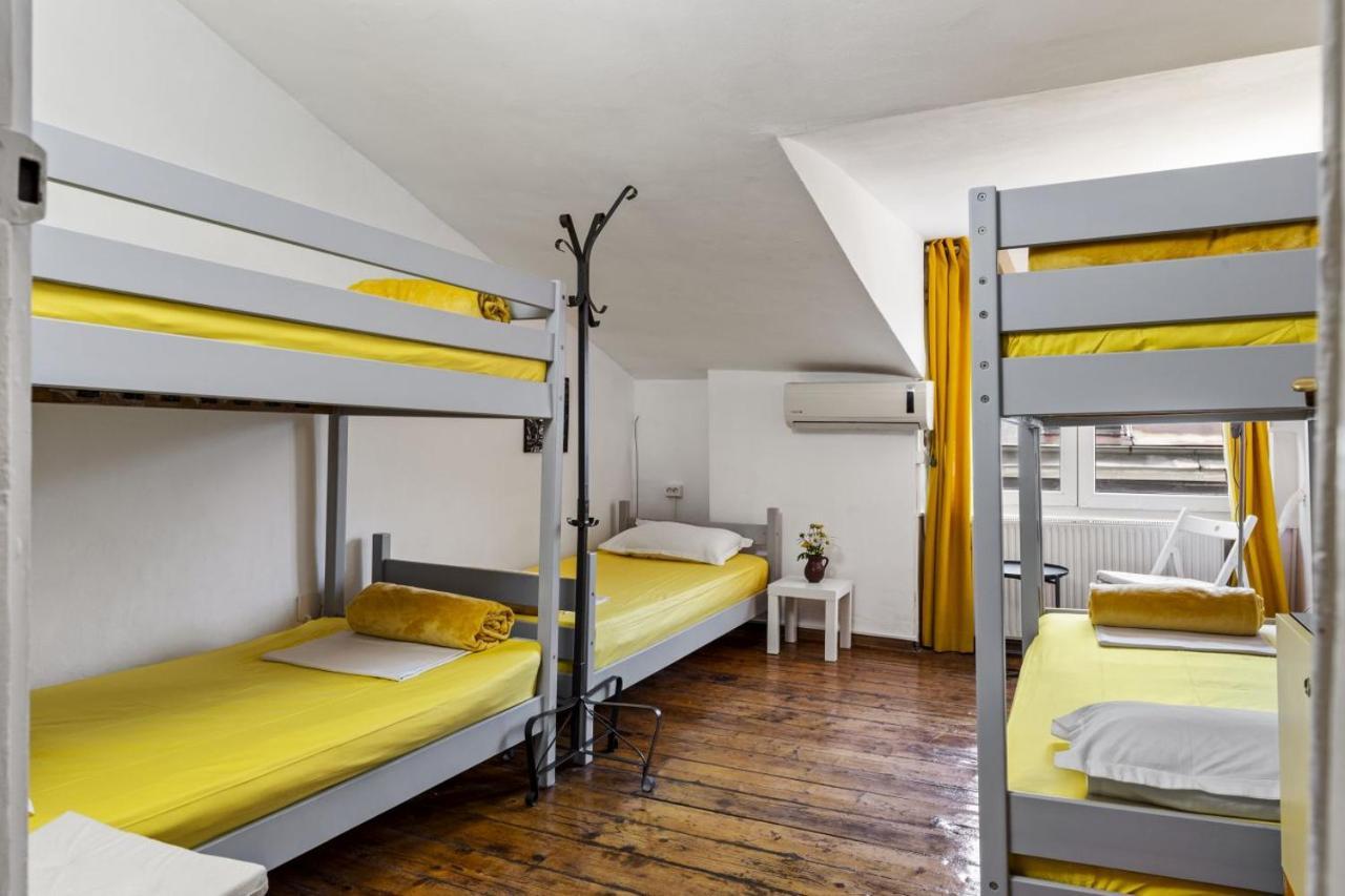 Friends Hostel Bucharest Luaran gambar