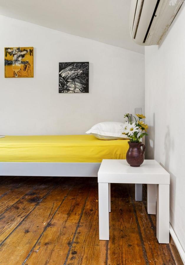 Friends Hostel Bucharest Luaran gambar