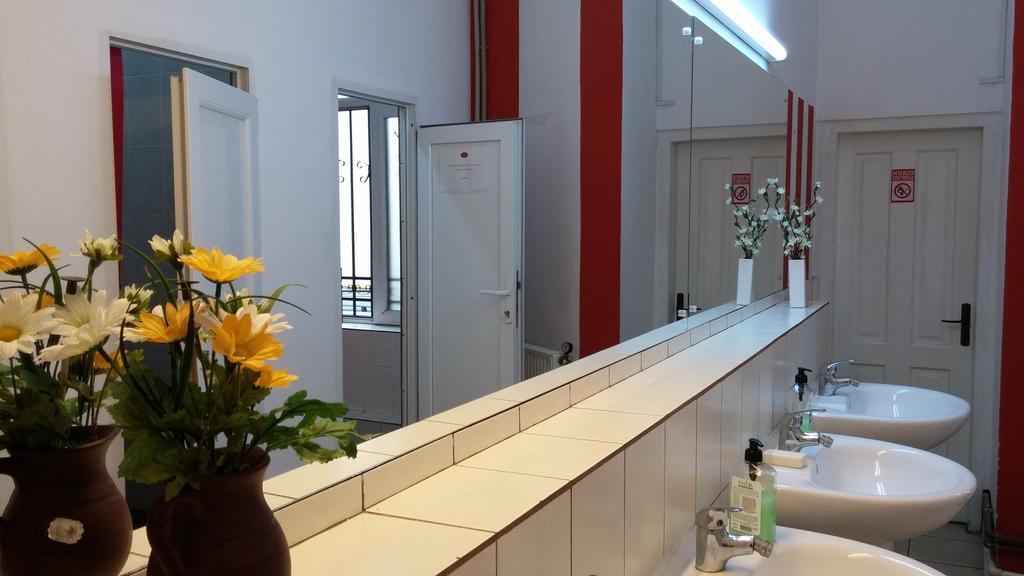 Friends Hostel Bucharest Luaran gambar