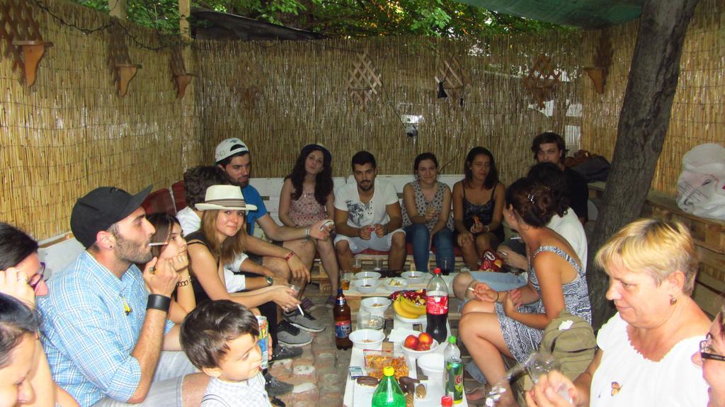 Friends Hostel Bucharest Luaran gambar
