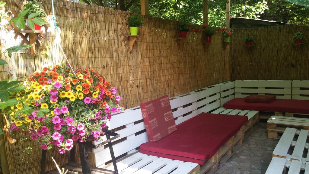 Friends Hostel Bucharest Luaran gambar